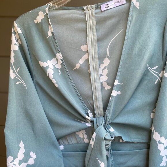 Women's A-Line Flowy Swing Floral Print Flared V Neck Wrap Dress, Size Large - Picture 4 of 6